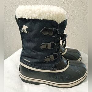 Boy's Sorel Black and Cream Snow Boots sz 1